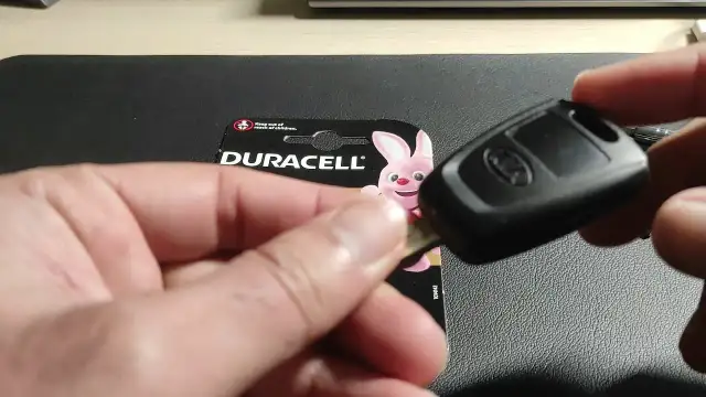 Wymiana baterii w kluczyku Kia Ceed - prosta instrukcja krok po kroku