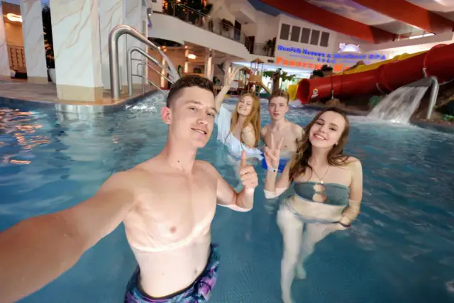 Osoba niepełnoletnia w hotelu - Co musisz wiedzieć przed rezerwacją?