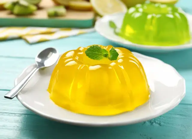 Jak rozpuścić stężałą galaretkę? Proste triki i ratunek dla deseru