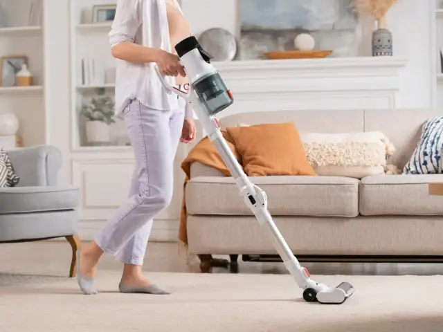 Odkurzacz, który odkurza i myje: Pionowy czy robot? Jak wybrać?