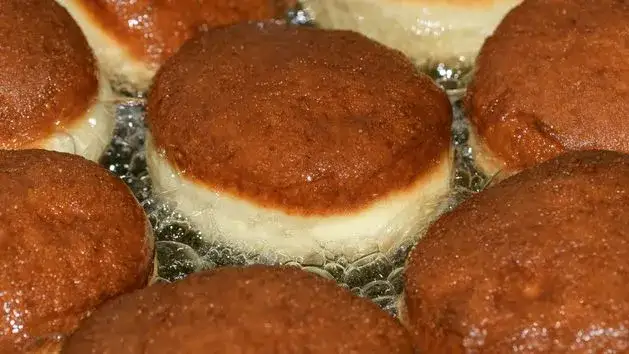 Pączki z 0,5 kg mąki: Ile wyjdzie? Sekret puszystości i obwódki.