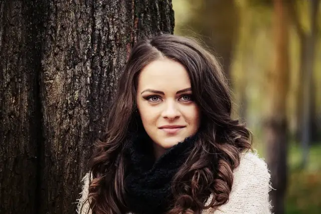 Jakie są modne fryzury na sezon? Odkryj najnowsze trendy i inspiracje