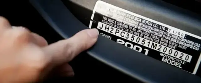 Jak sprawdzić numer lakieru w samochodzie i uniknąć kosztownych błędów