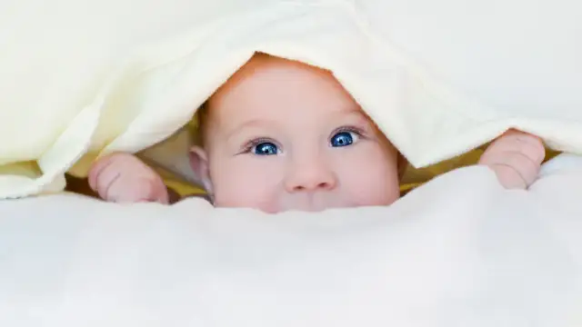 Jak wspierać sensoryczny rozwój niemowlęcia i unikać trudności