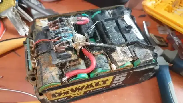 Wymiana ogniw w baterii DeWalt - uniknij kosztownych błędów