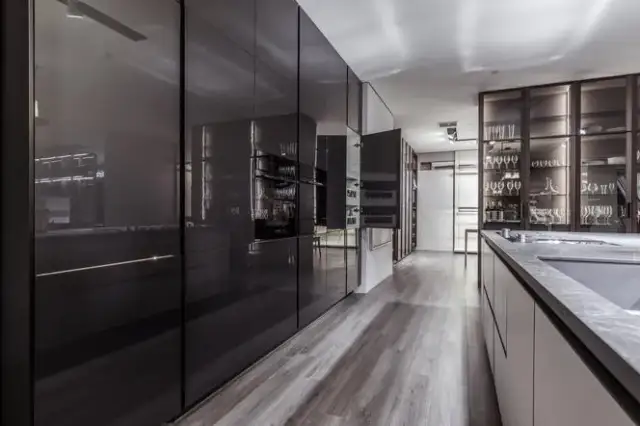 Akryl czy lakier? Rozstrzygnij dylemat frontów meblowych!