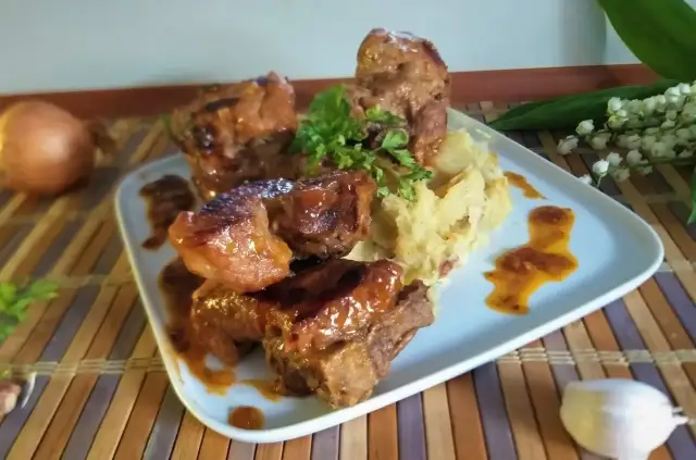 Co zrobić z ugotowanych żeberek? 10 kreatywnych przepisów, które zaskoczą