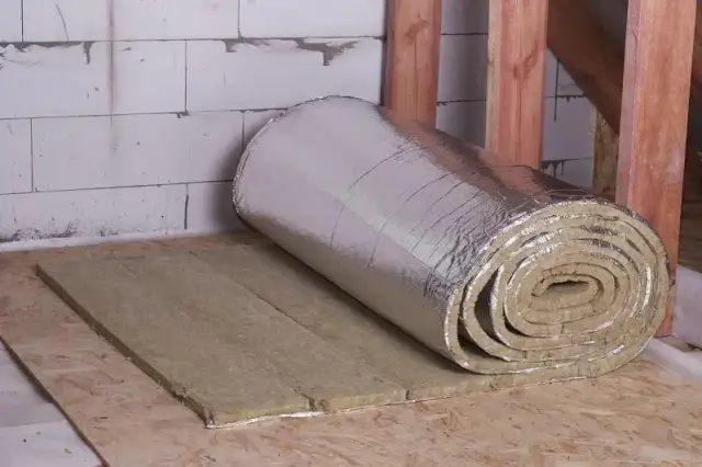 Gdzie wyrzucić wełnę mineralną? Uniknij kar za niewłaściwą utylizację