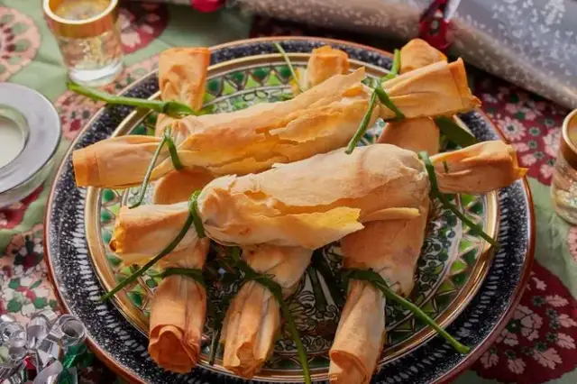 Pomysły na słodkie desery z ciasta filo, które zachwycą każdego