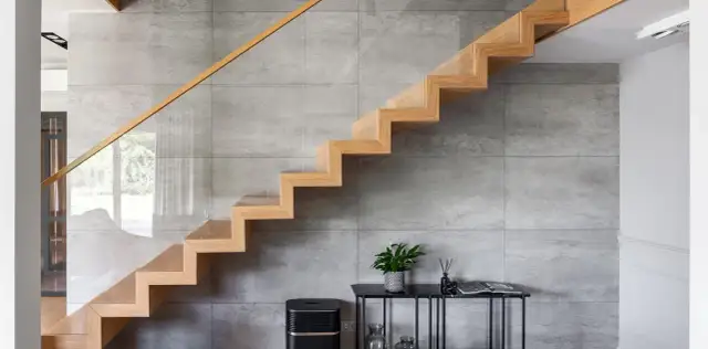 Ile kosztują schody drewniane na beton? Sprawdź ceny i opcje.