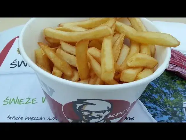 Ile kalorii ma kubełek frytek KFC? Zaskakujące fakty o kaloriach