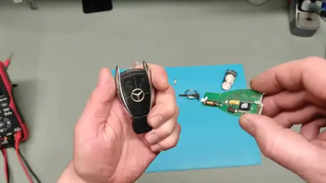 Jaka bateria do kluczyka Mercedes W211? Uniknij problemów z wymianą!