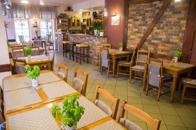 Gdzie zjeść w Mikołajkach? Odkryj najlepsze restauracje i smaki