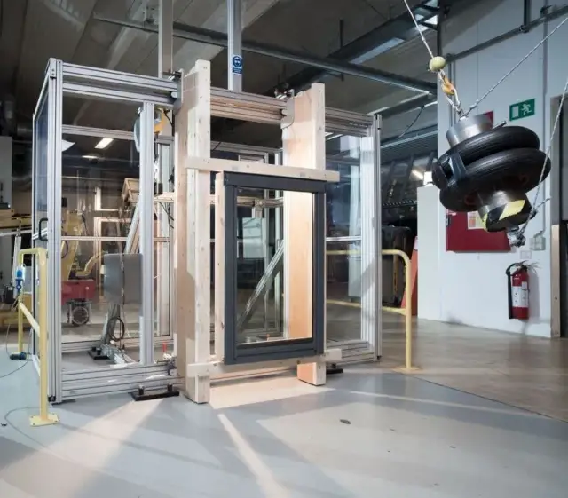 Skuteczne sposoby na zabezpieczenie okien dachowych przed gradem