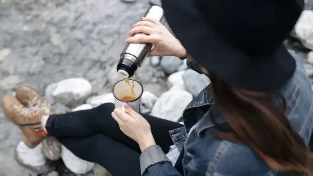 Najlepsze termosy obiadowe, które długo trzymają ciepło – porównanie i opinie