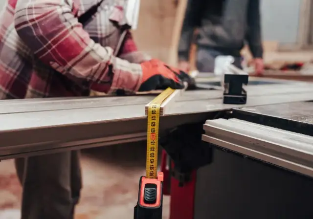 Czym docinać lamele, aby uzyskać idealne i precyzyjne cięcia?