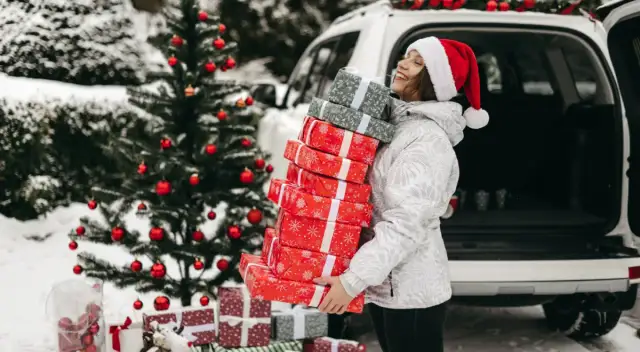 Kto przynosi prezenty na Śląsku? Odkryj wyjątkowe tradycje świąteczne