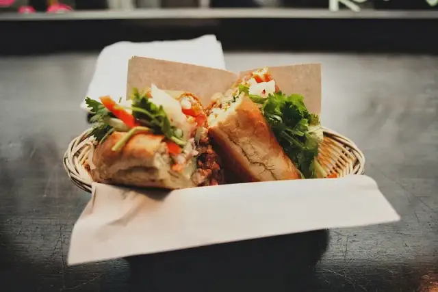 Gdzie zjeść w Berlinie? Najlepsze restauracje i ukryte skarby