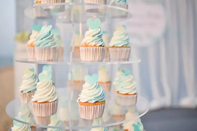 Jak zrobić tort z muffinek – proste przepisy na pyszny deser