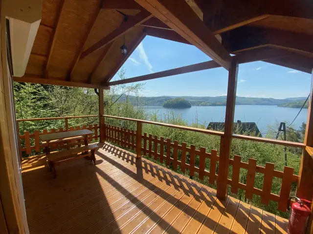 Najlepsze domki nad jeziorem Rożnowskim - komfort i relaks w naturze