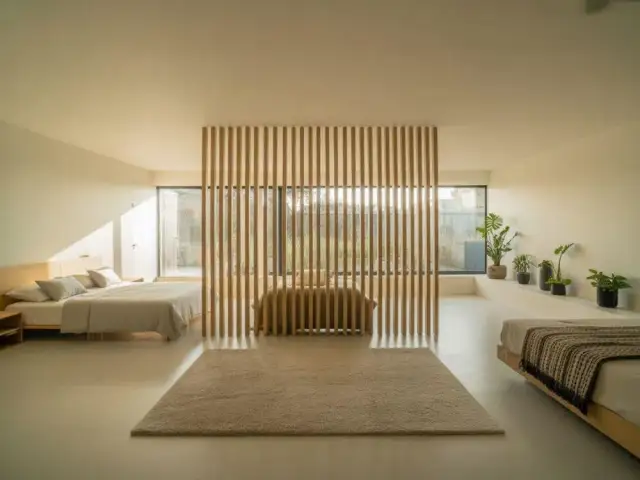 Jak oddzielić sypialnię od salonu? Sprawdzone sposoby i triki