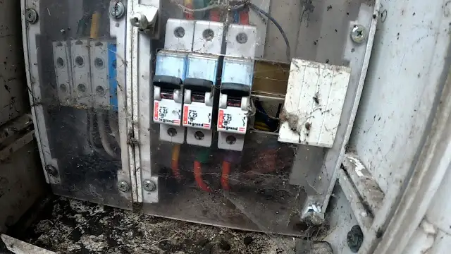 Gniazdo siłowe 32A jaki bezpiecznik wybrać, aby uniknąć problemów?