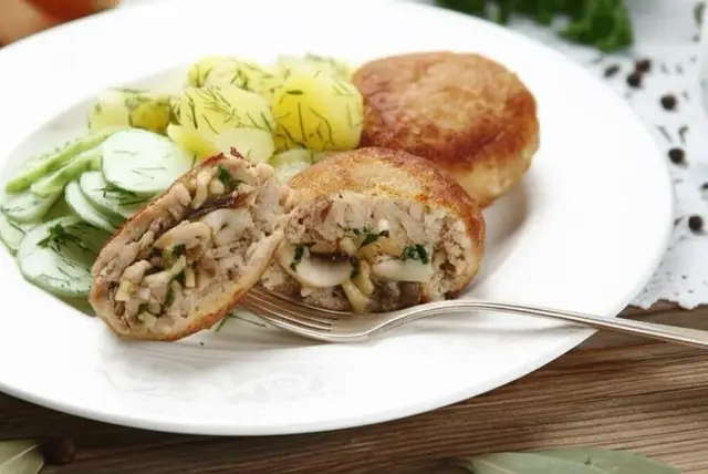 Mięso mielone i pieczarki: 7 przepisów na obiad, który zachwyci!