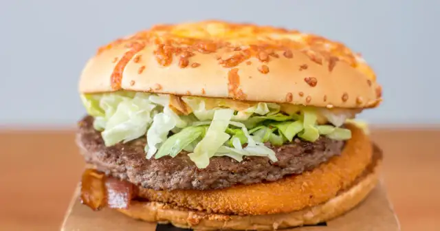 Burger Drwala: Ile kalorii? Pełna analiza i porównanie