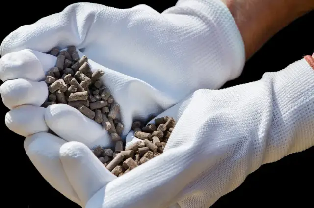 Nawóz granulowany kurzy czy bydlęcy - który wybór przyniesie lepsze efekty?