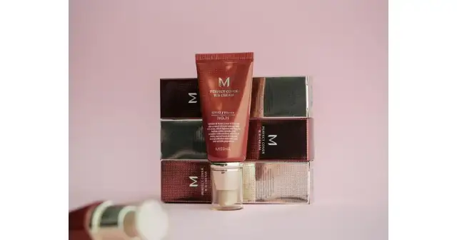 Czy krem BB trzeba zmywać? Uniknij problemów ze skórą nocą