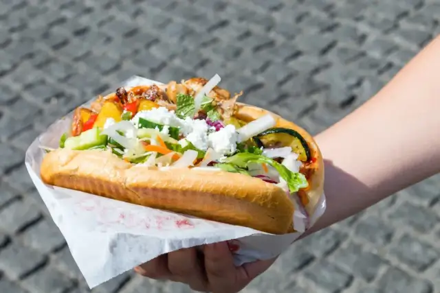 Ile węglowodanów ma kebab? Sprawdź kalorie i składniki