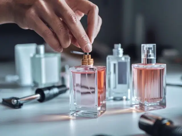 Jak naprawić perfum który nie psika – skuteczne sposoby na problem