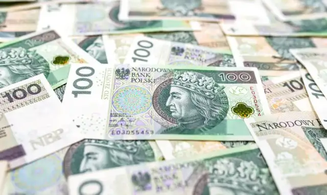 Czy pożyczka może być w gotówce? Poznaj ryzyka i zalety tej opcji