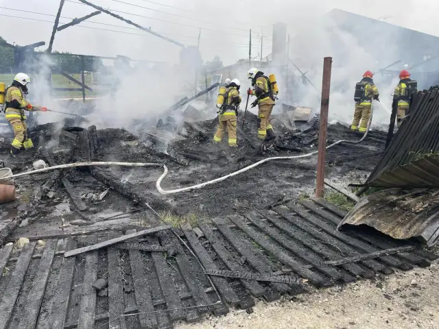 Pożar w stadninie: Jak uchronić konie i zapobiec tragedii?