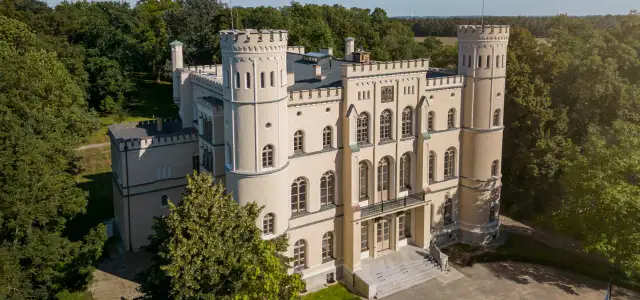 Tajemnice skrywane w Pałacu w Rokosowie: Przewodnik