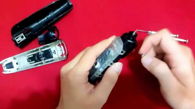 Jak rozebrać golarkę Philips - uniknij problemów z demontażem