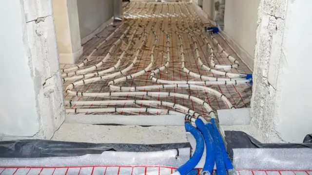 Łączenie rur stalowych z plastikowymi - Uniknij błędów i przecieków