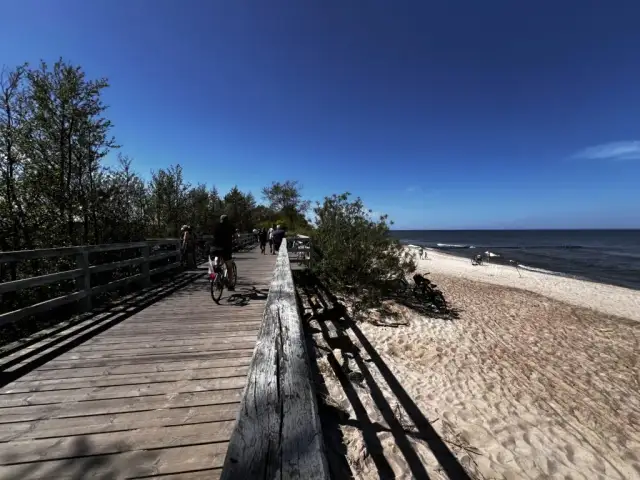 Ustronie Morskie Kołobrzeg ile km? Sprawdź najkrótsze trasy i czasy podróży
