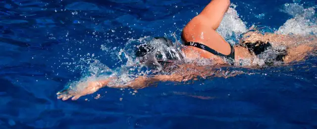 Jakie są style pływackie? Poznaj ich tajniki i techniki pływania
