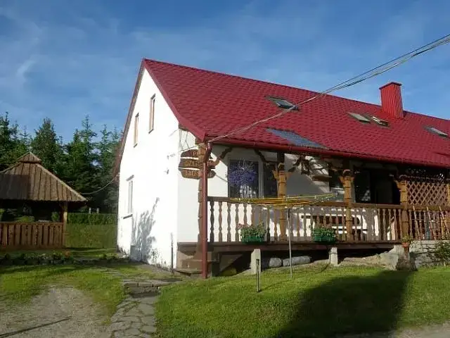 Tarnica noclegi: Wołosate czy Ustrzyki Górne? Wybierz idealną bazę!