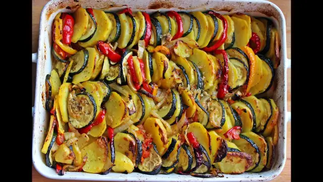 Pyszna zapiekanka warzywna, która zachwyci każdego - łatwy przepis