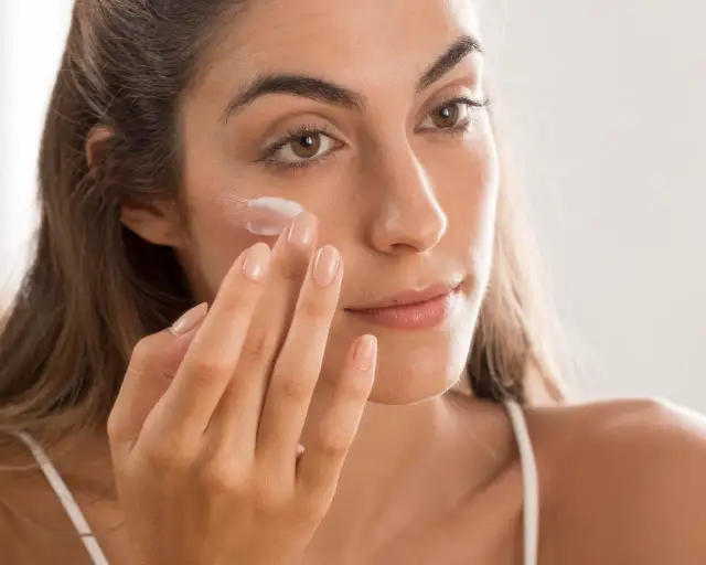 Jak dobrać kosmetyki do cery? Poznaj swój typ i składniki aktywne