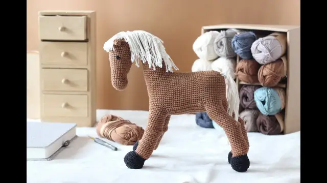 Jak zrobić nauszniki dla konia na szydełku? Komfort DIY!