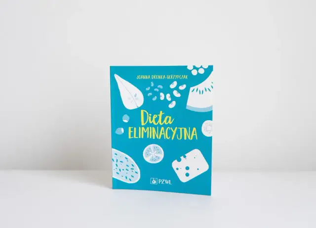 Książka "Dieta eliminacyjna" Joanny Dronki-Skrzypczak z ilustracjami owoców, warzyw i sera.