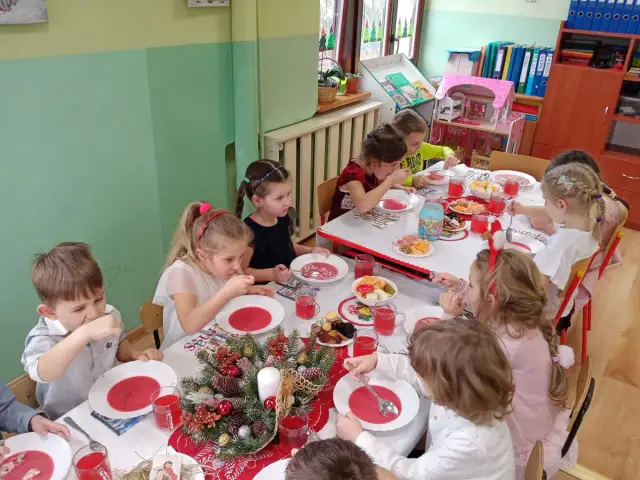 Wigilia w przedszkolu co do jedzenia: pyszne i zdrowe potrawy dla dzieci