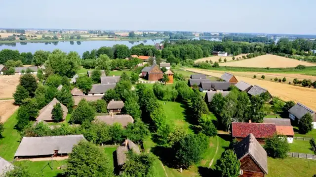 Skansen Wielkopolska: Odkryj fascynujące tradycje ludowe w Dziekanowicach