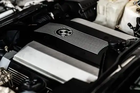 BMW E32 – historia, silniki, wyposażenie i wyjątkowy komfort jazdy