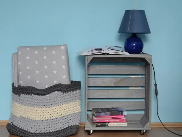 Jak zrobić szafkę nocną DIY? Prosto i tanio w weekend!