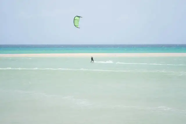 Kitesurfing w Europie: Przewodnik po najlepszych spotach