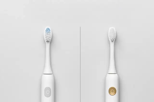 Dwie białe szczoteczki elektryczne: jedna z niebieskimi włoskami, druga ze złotym przyciskiem.